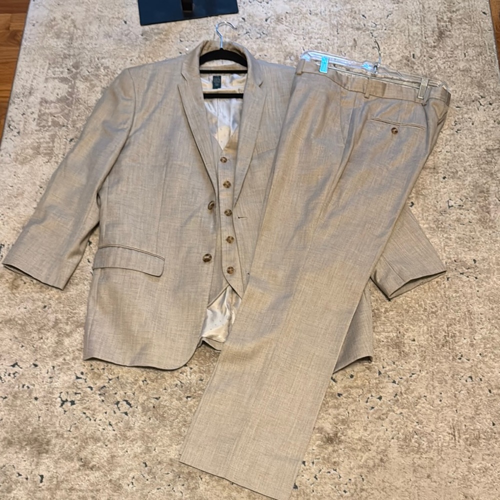 Perry Ellis Men's Tan Suit Set - Size 44R